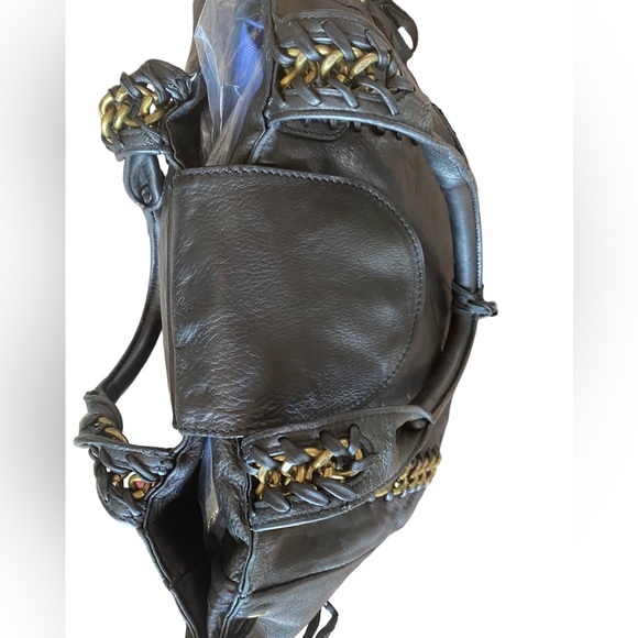 NAN black shoulder bag. Very roomy to hold a lot all hardware in good shape - Picture 3 of 16